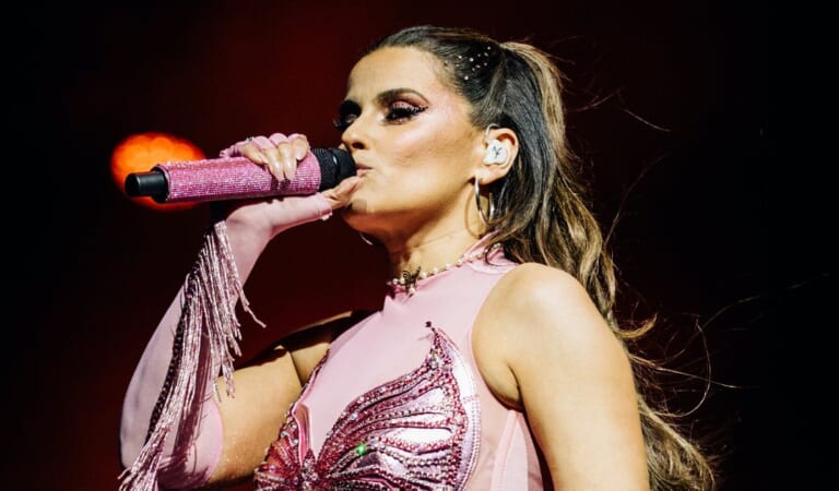 Nelly Furtado Takes Bloody Injury With A Smile After Coachella Stage Fall