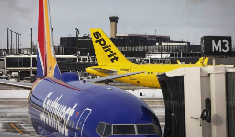 Spirit Airlines Furloughs Hundreds of Pilots, Defers Airbus’